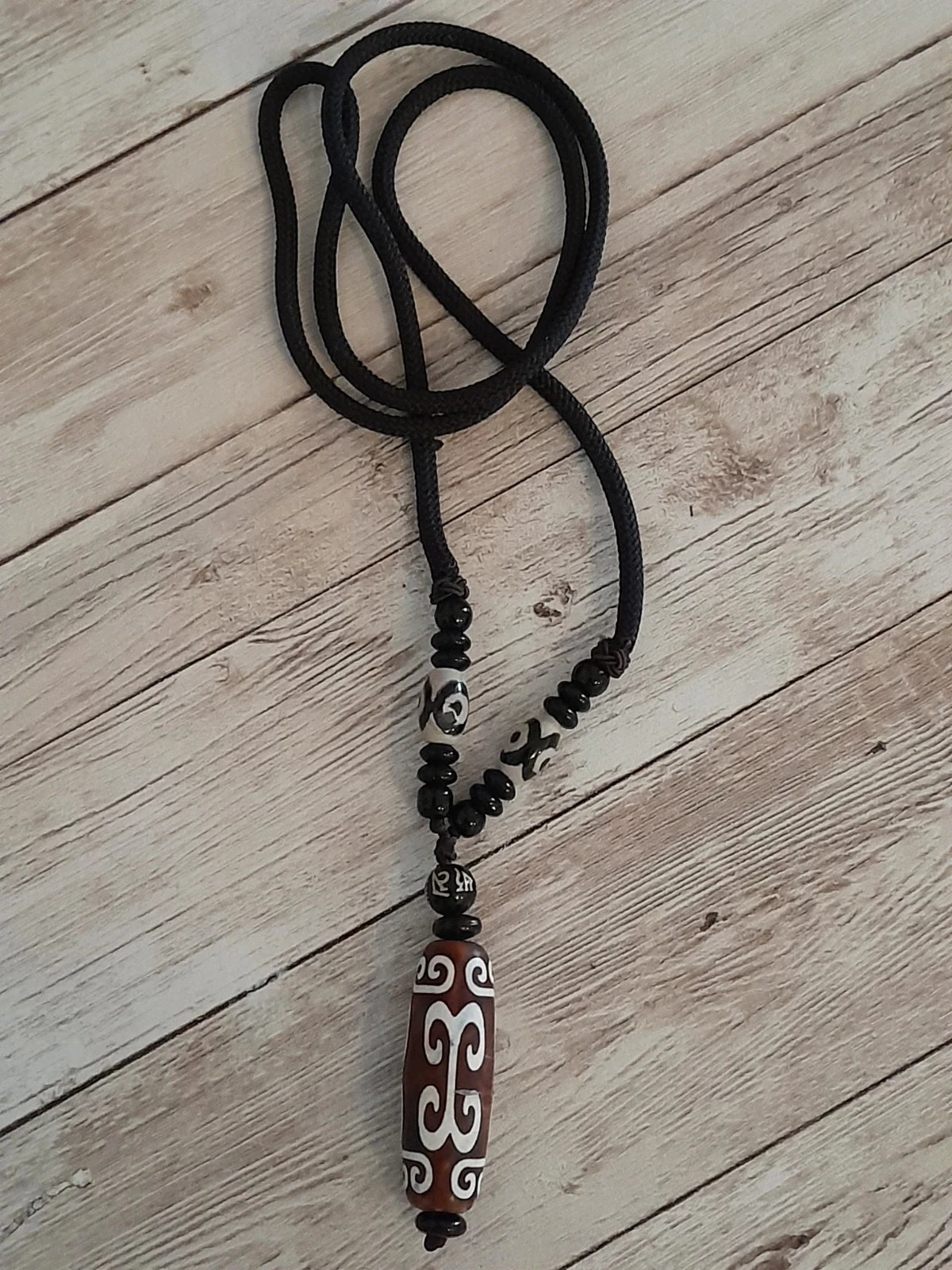 Colar com pingente de madeira e olhos de ágata tibetana Nº01 – photo 3